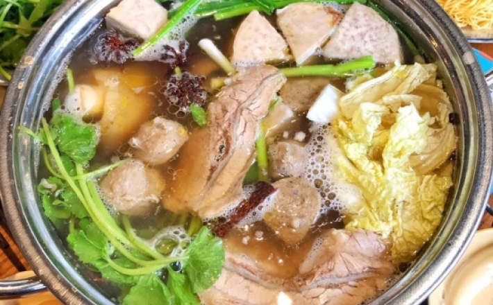 Lẩu bò thập cẩm 